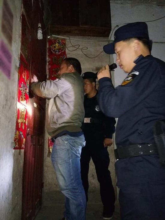 揭阳粗心妈妈误将幼女锁家中 