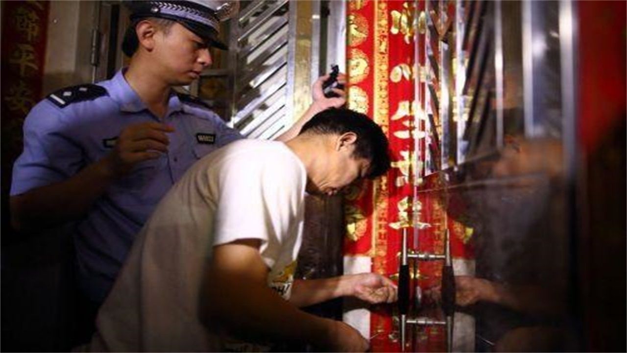 揭阳请开锁师傅开了锁后，师傅